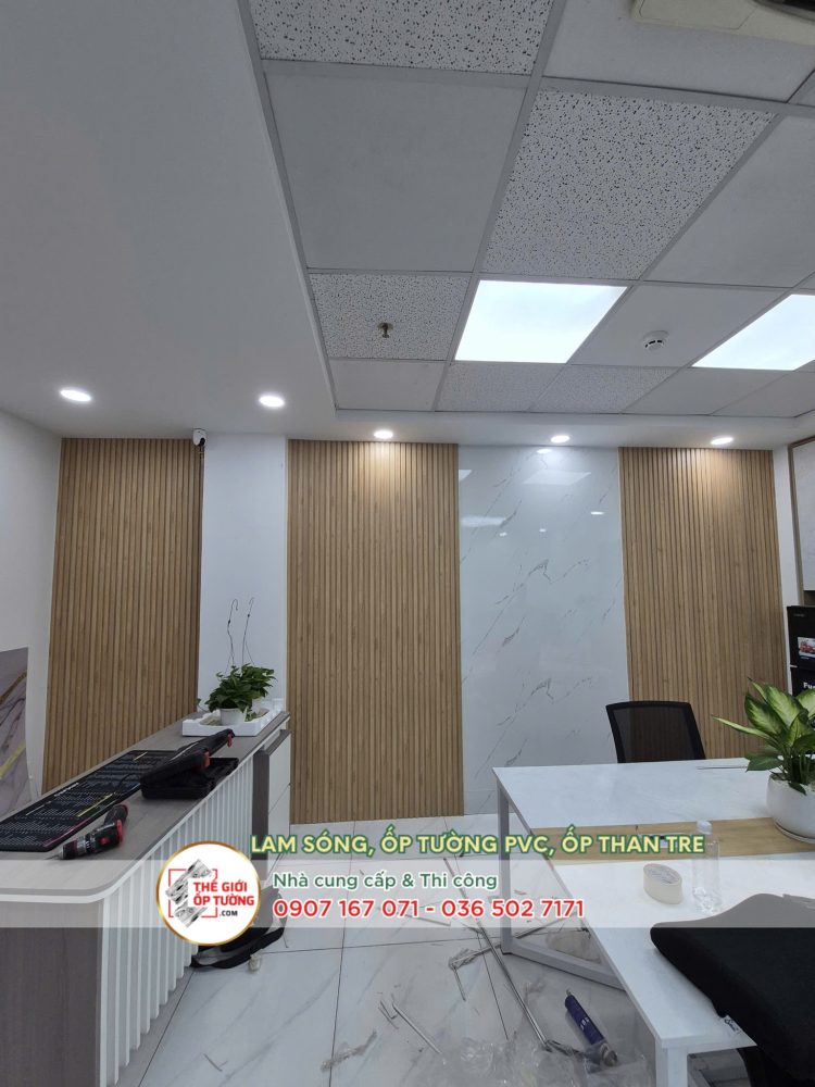  mua vách lam nhựa giả gỗ; thi công trọn gói vách lam nhựa 