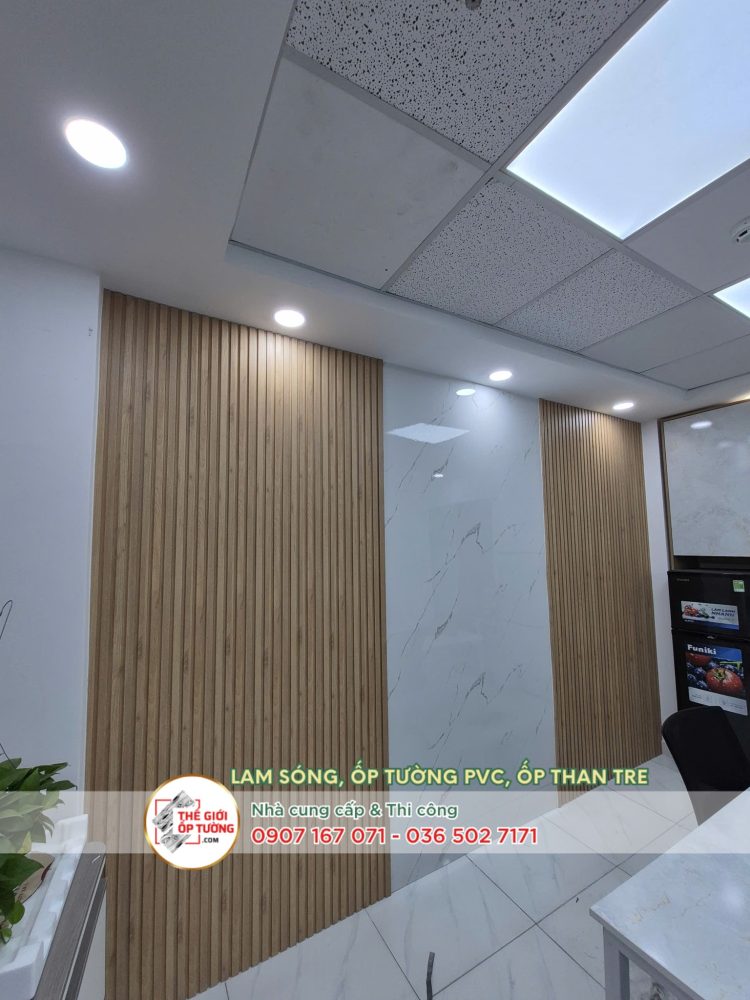  mua vách lam nhựa giả gỗ; thi công trọn gói vách lam nhựa 