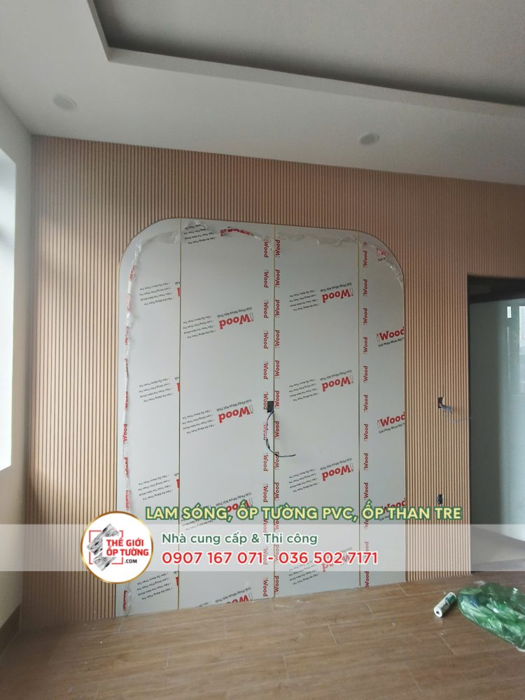 Hình ảnh thi công lam sóng ốp tường nhà đẹp Sài Gòn TPHCM