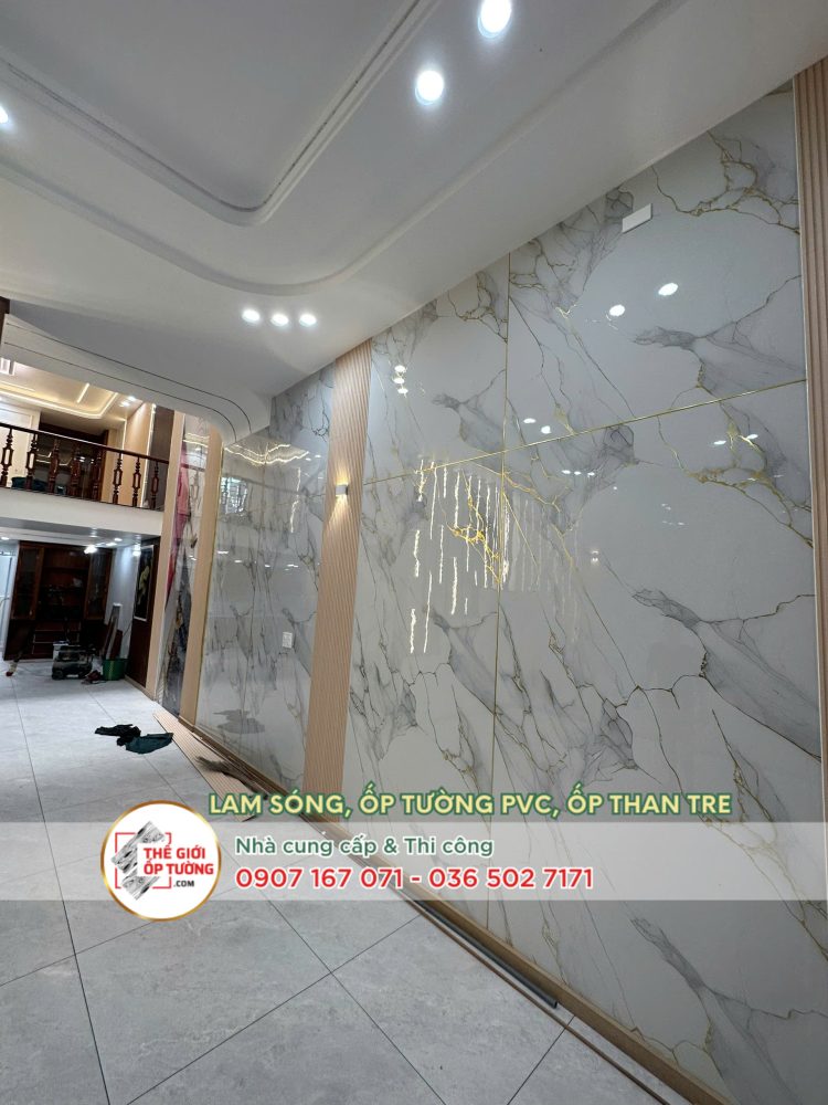 Hình ảnh thi công lam sóng ốp tường nhà đẹp Sài Gòn TPHCM