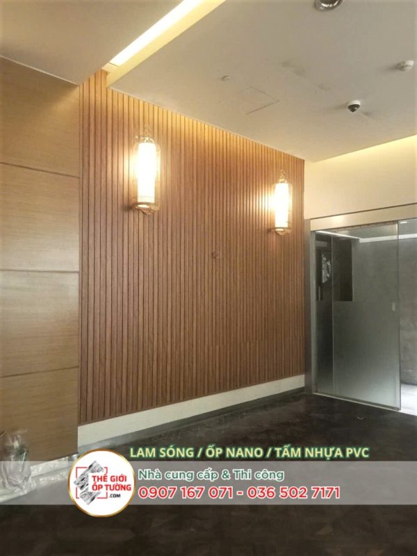 hình các mẫu phối tấm ốp vân đá và lam sóng cho phòng khách đẹp sang trọng