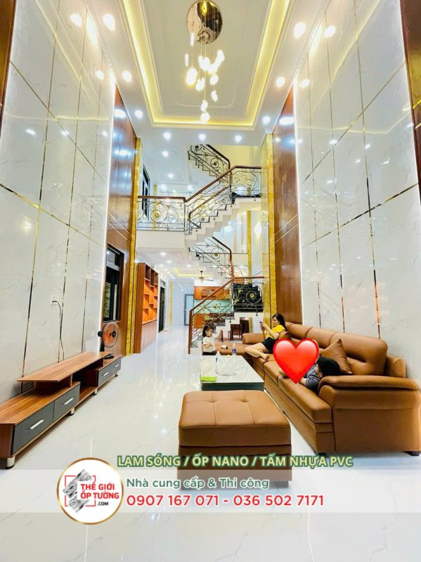 hình các mẫu phối tấm ốp vân đá và lam sóng cho phòng khách đẹp sang trọng