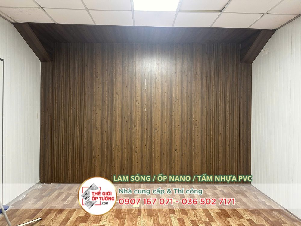 Tấm ốp tường vân gỗ đẹp, Ốp tường nano Thi công ốp tường PVC giả gỗ giá tốt tại kho