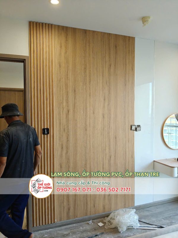 Hình ảnh thi công lam sóng ốp tường nhà đẹp Sài Gòn TPHCM