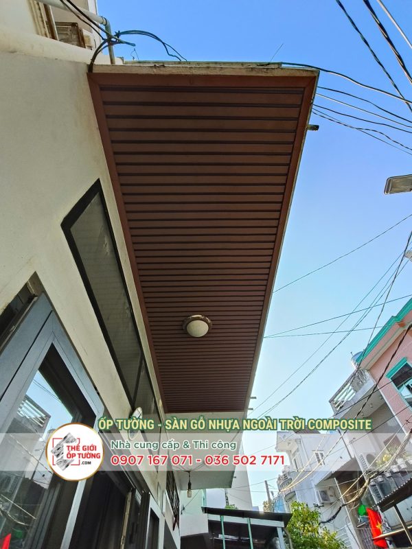 thi công mái hiên gỗ nhựa ngoài trời