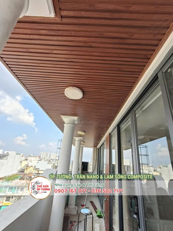 Tác dụng mái hiên gỗ nhựa ngoài trời, thi công mái hiên gỗ composite có bền không?