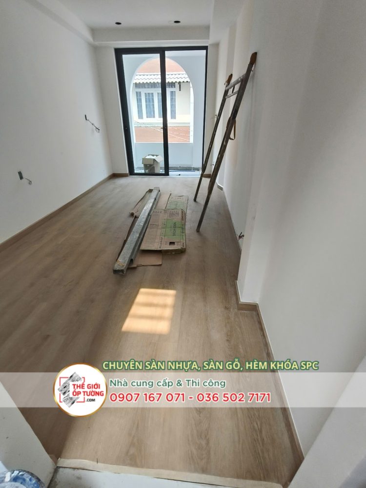 Quy trình thi công sàn gỗ nhựa hèm khóa