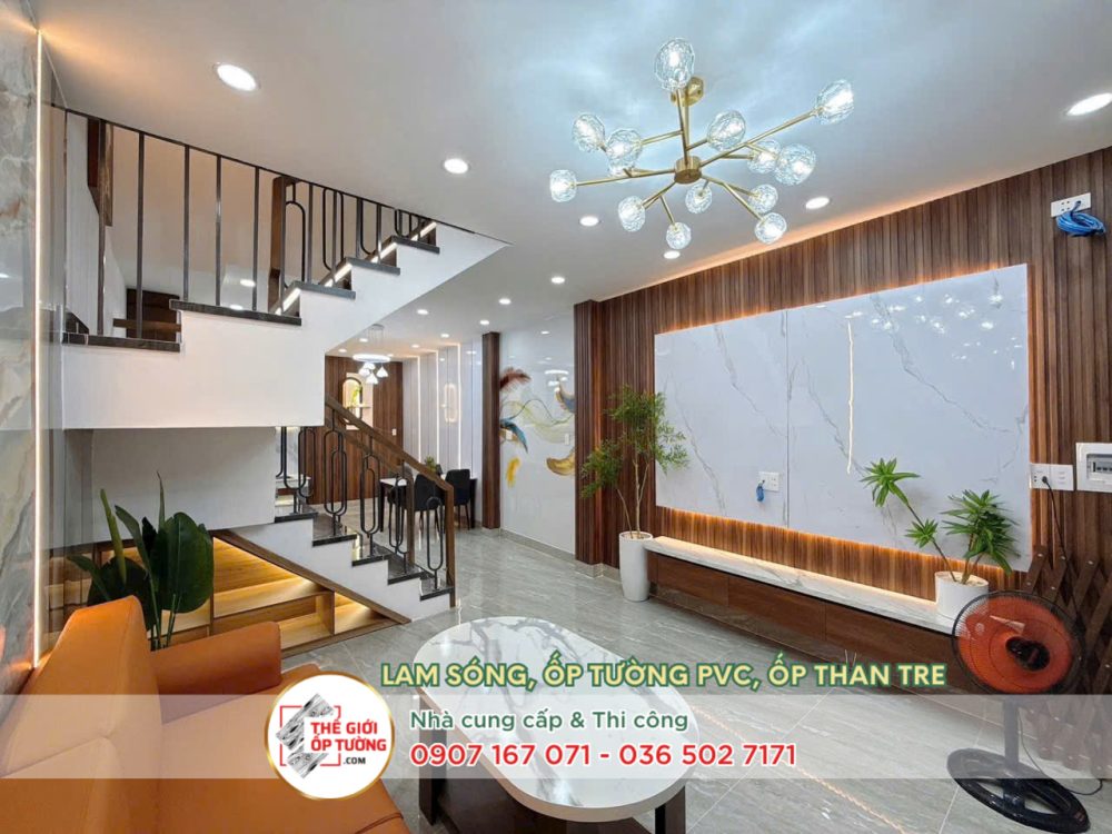 Thi công ốp tường lam sóng kết hợp tấm ốp nano cho phòng khách